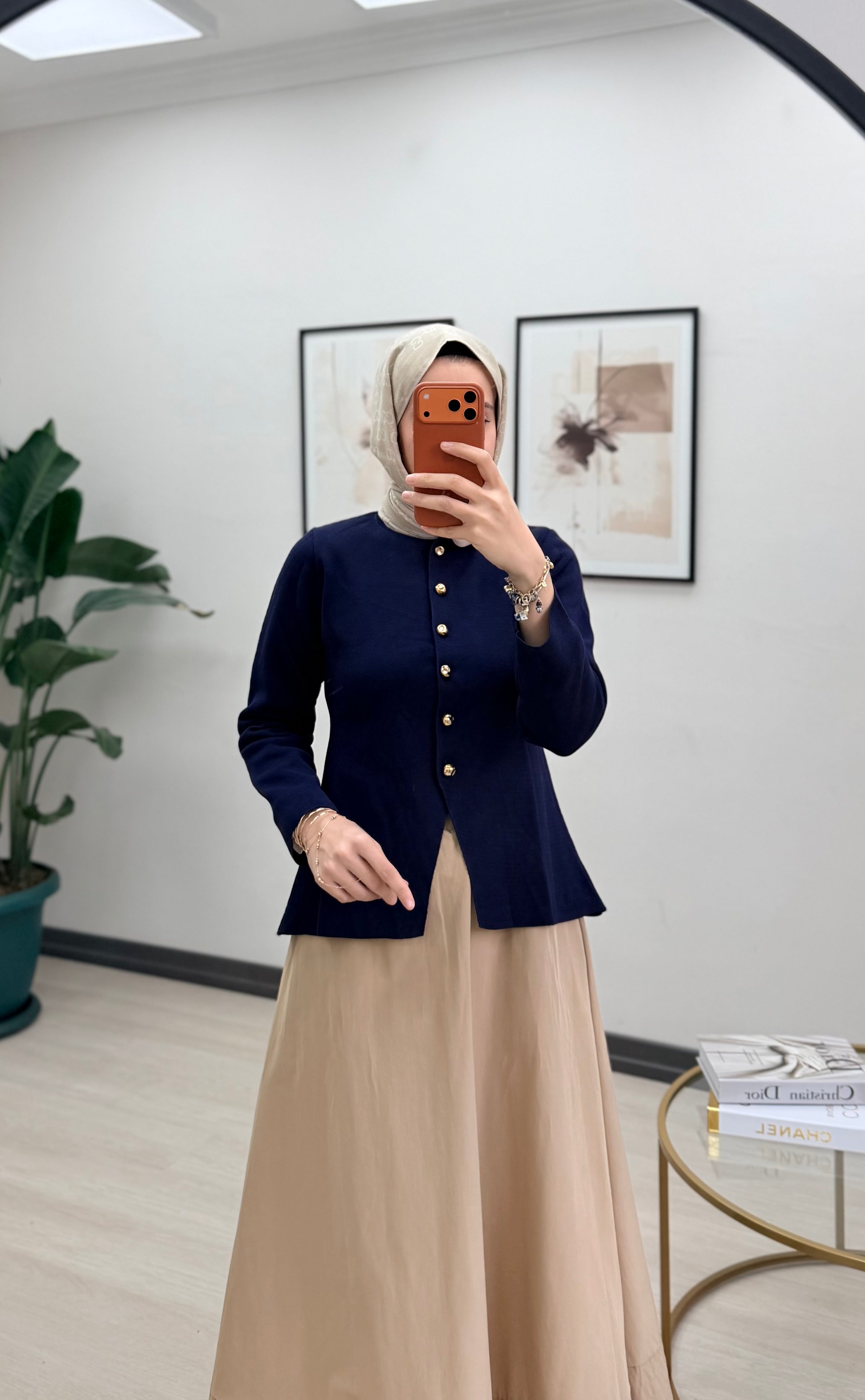 VERONİKA HIRKA LACİ