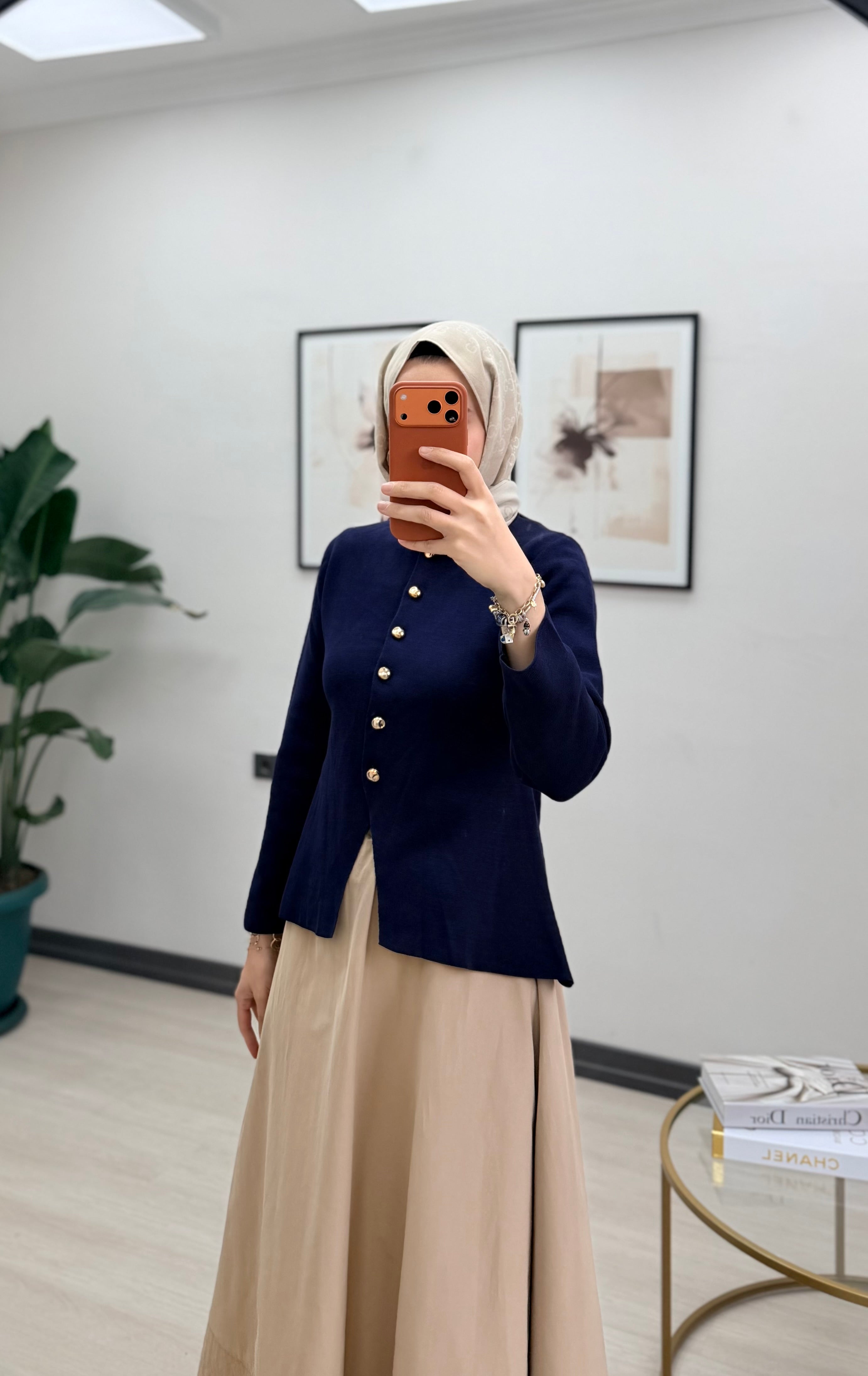 VERONİKA HIRKA LACİ