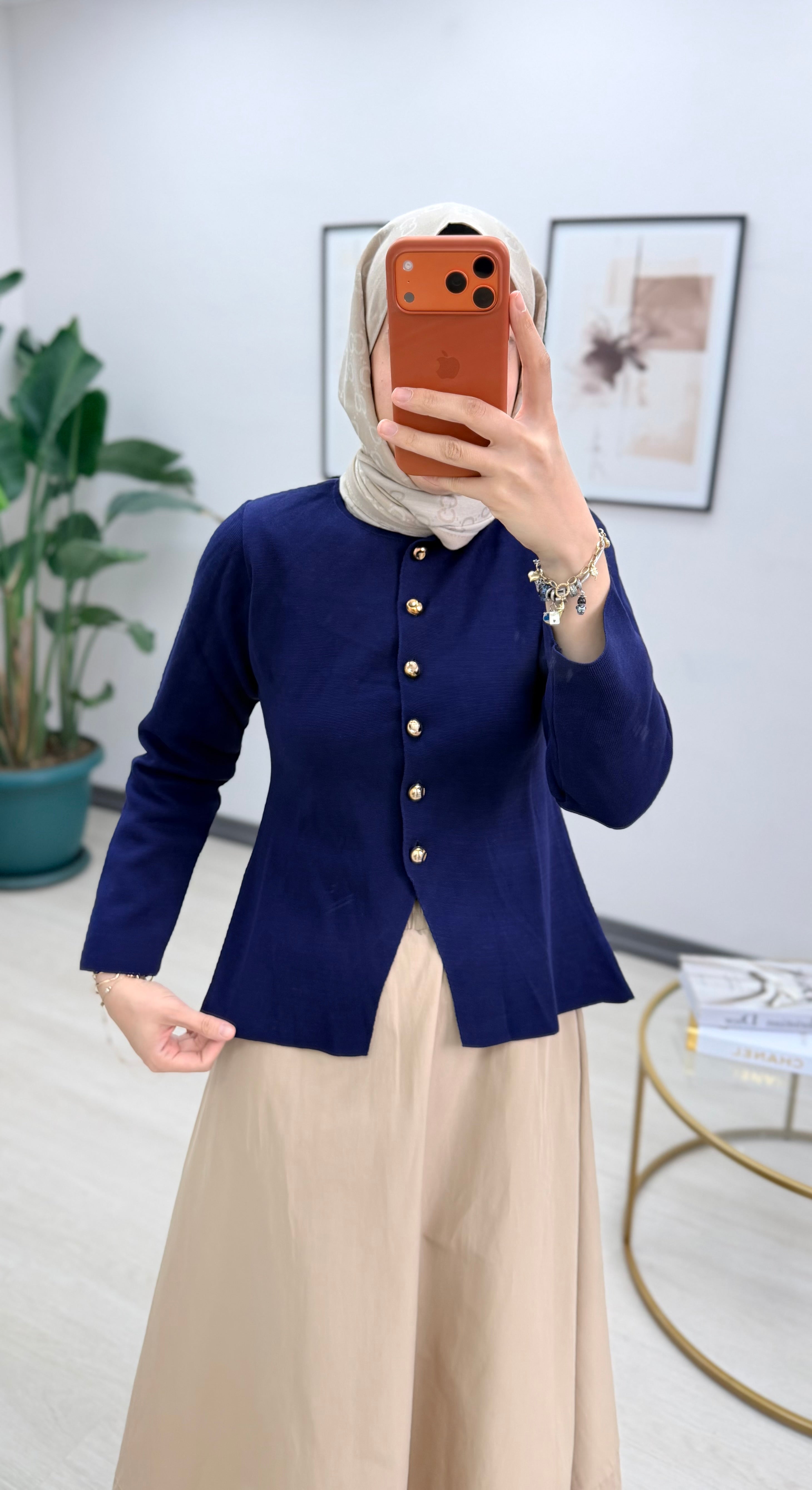 VERONİKA HIRKA LACİ