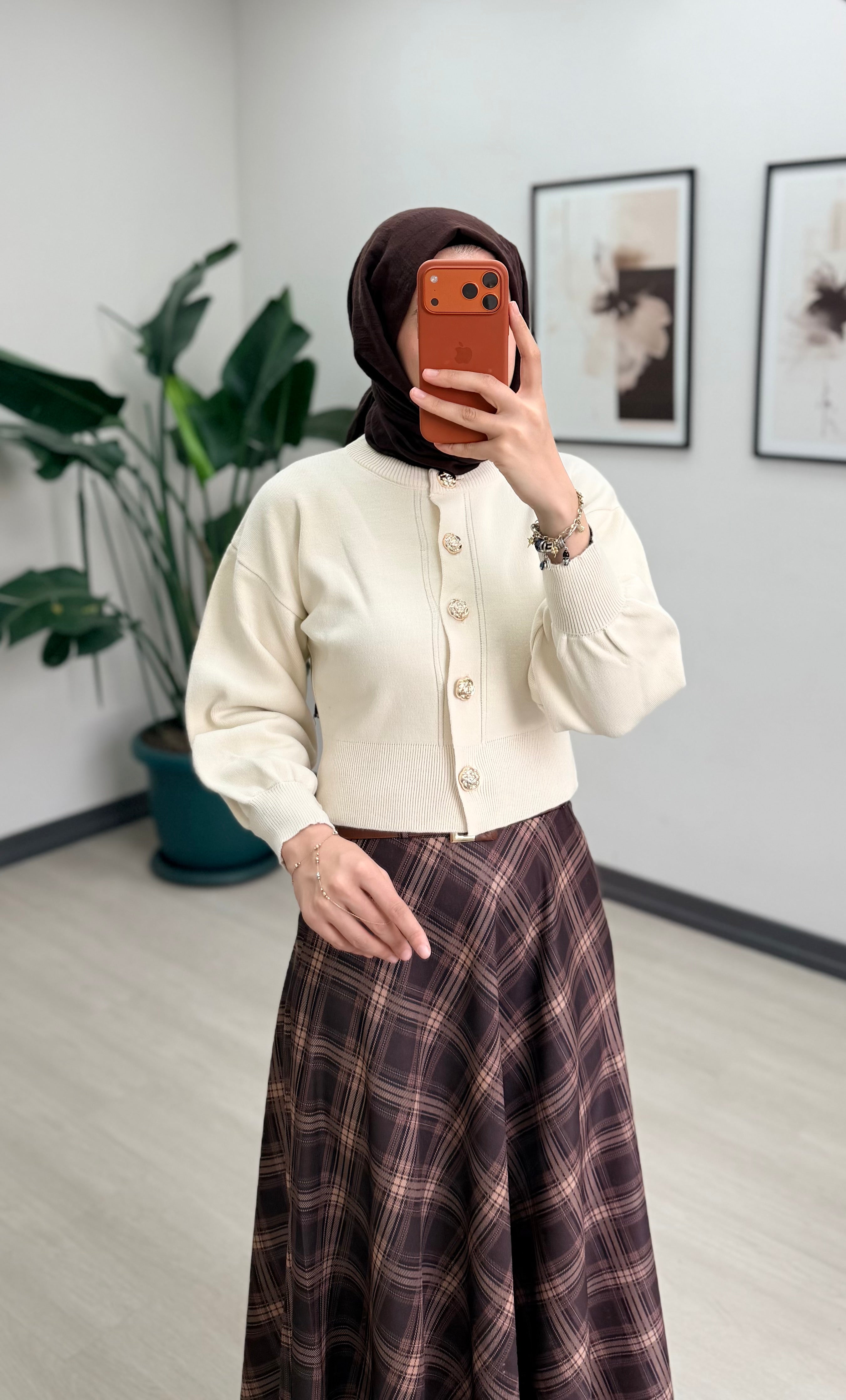MEYRA HIRKA EKRU