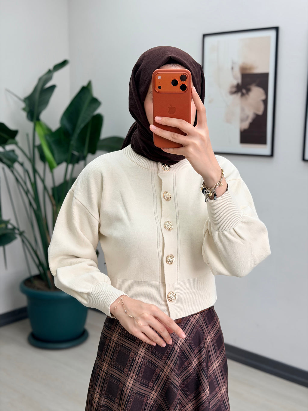 MEYRA HIRKA EKRU