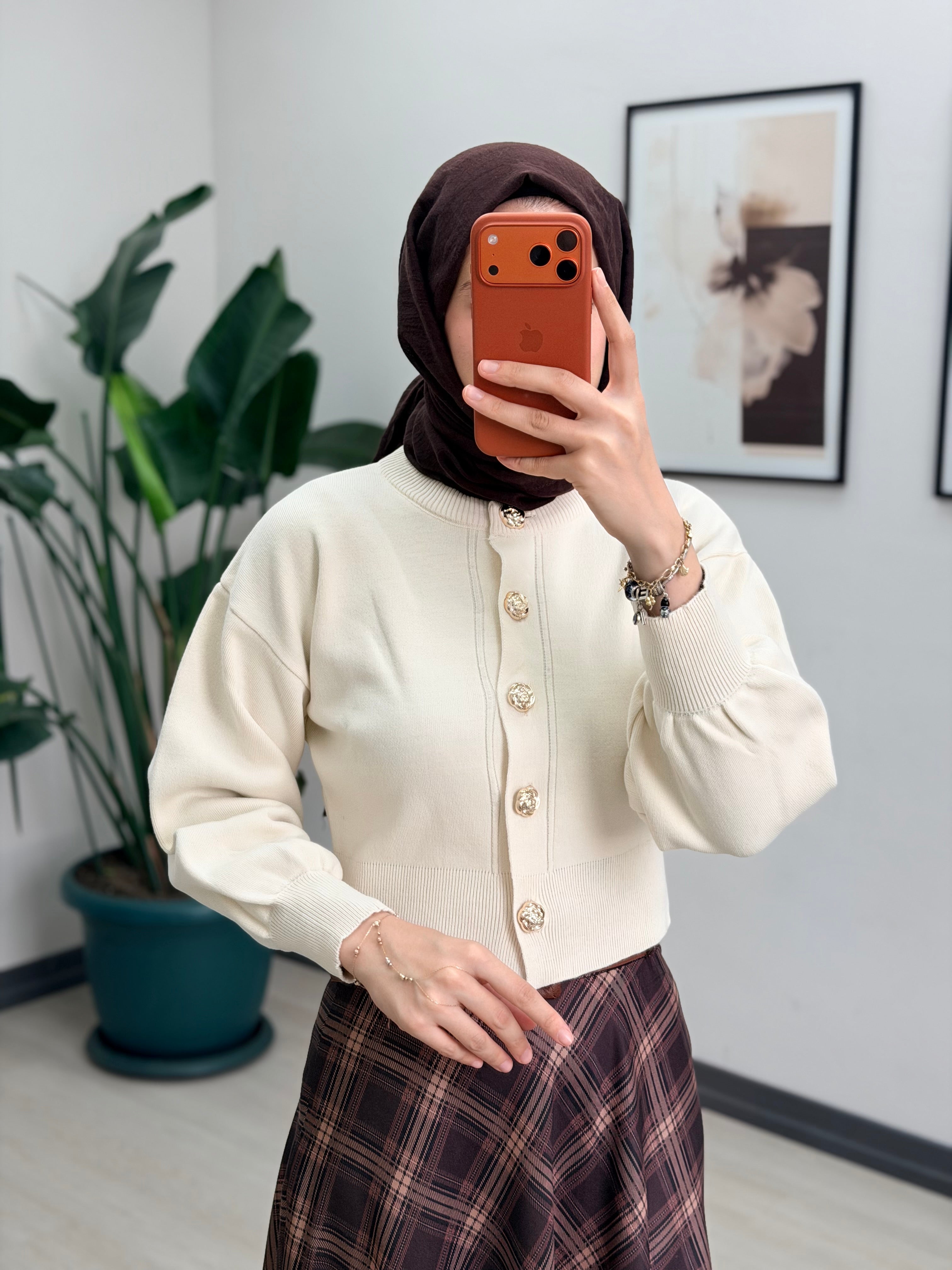 MEYRA HIRKA EKRU