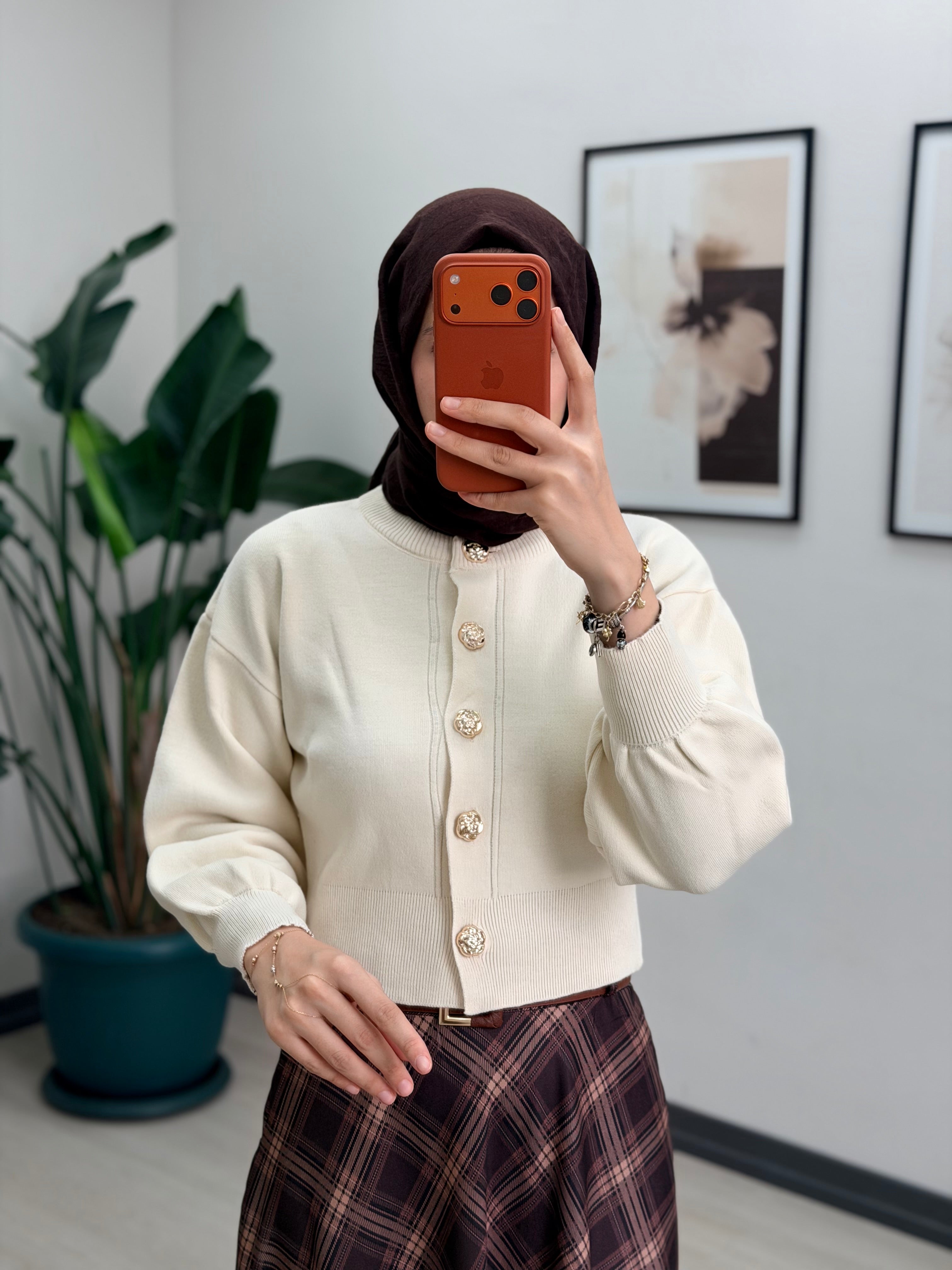 MEYRA HIRKA EKRU