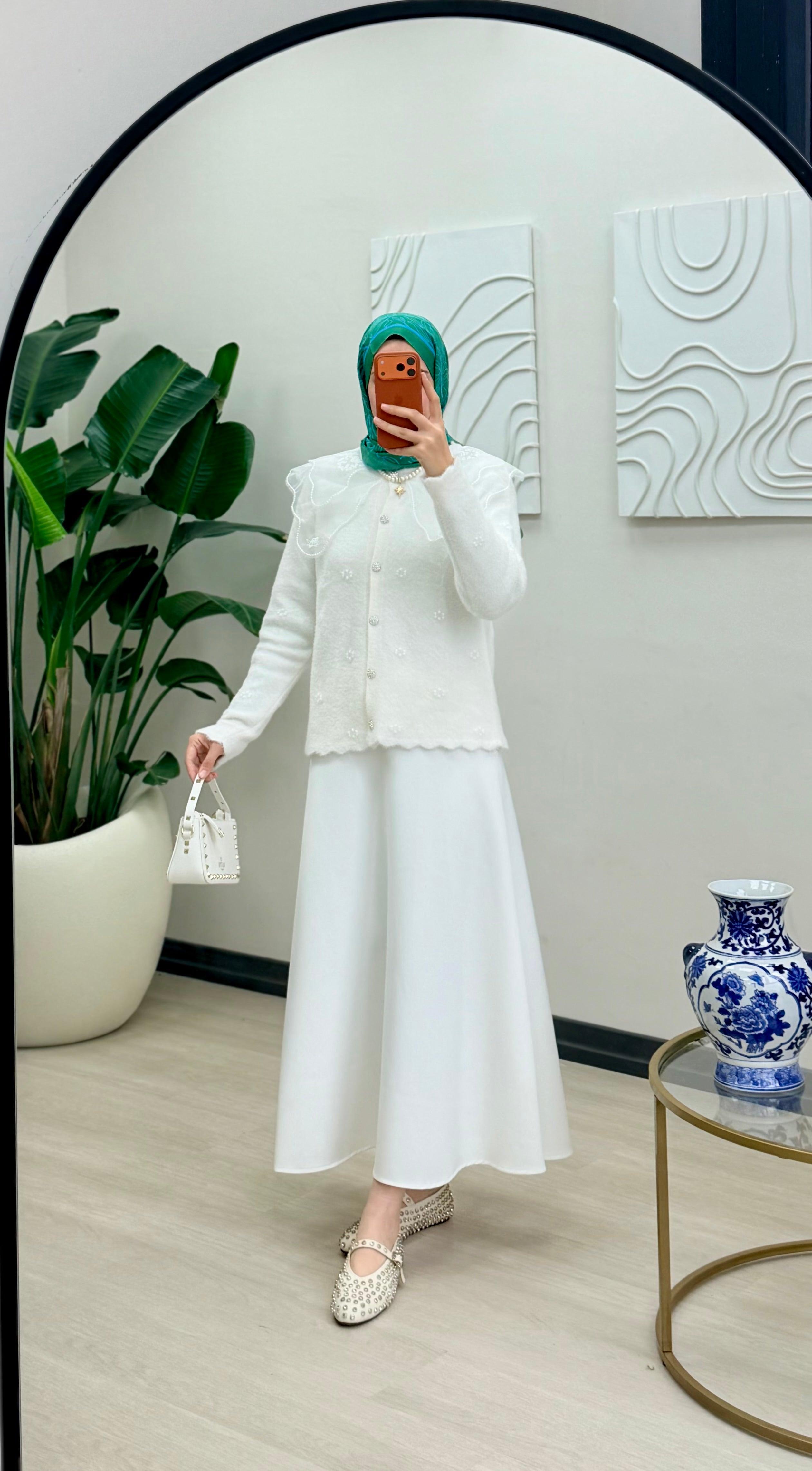 SİDNEY HIRKA EKRU